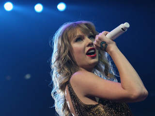First lady to salute Swift at Kids' Choice Awards