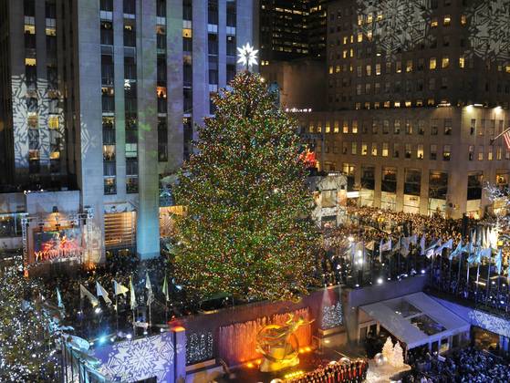 ap-rockefeller-center-tree-4_3_r560