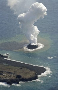 Volcano raises new island far south of Japan item-thumbnail