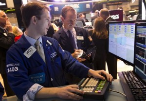 US stocks edge higher in early trading item-thumbnail