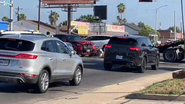 Two-vehicle crash reported near Pecan Boulevard and 10th Street in McAllen